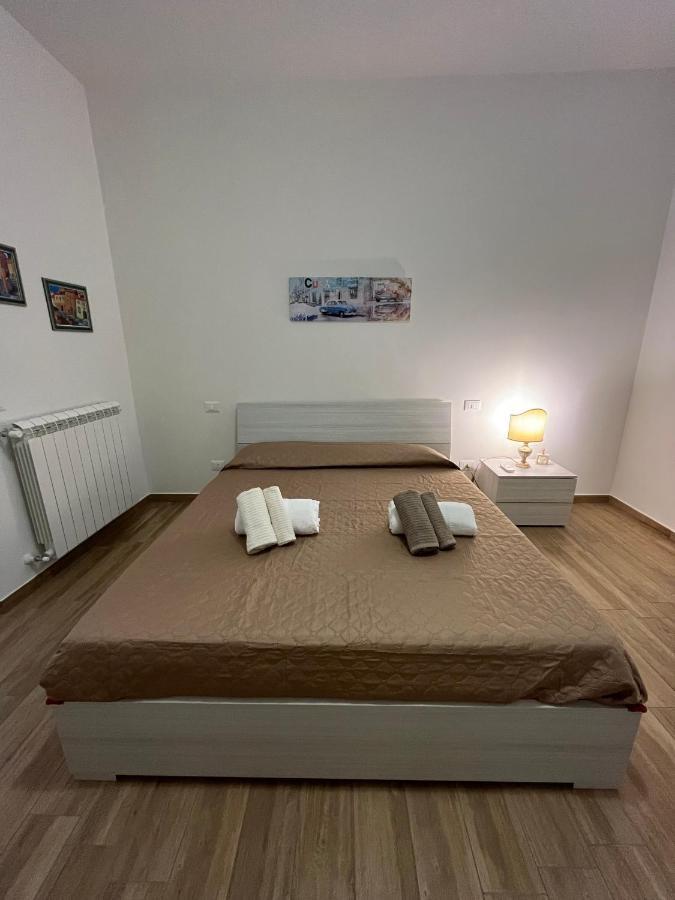 Bed&Breakfast Del Viaggiatore Fondi Ngoại thất bức ảnh